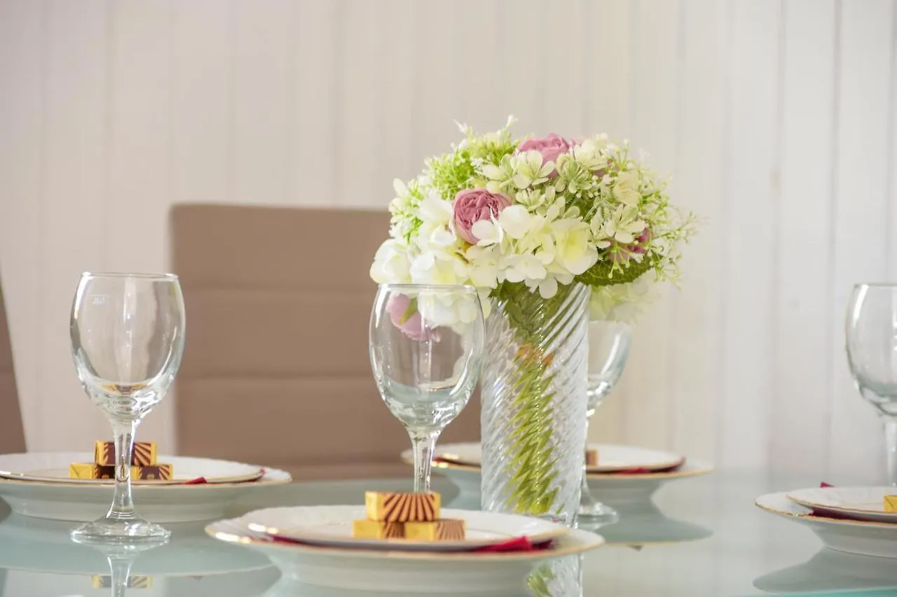 Apartments Kate باغ