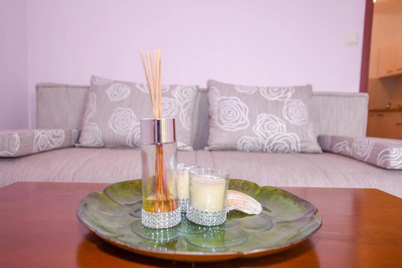 Apartments Kate باغ